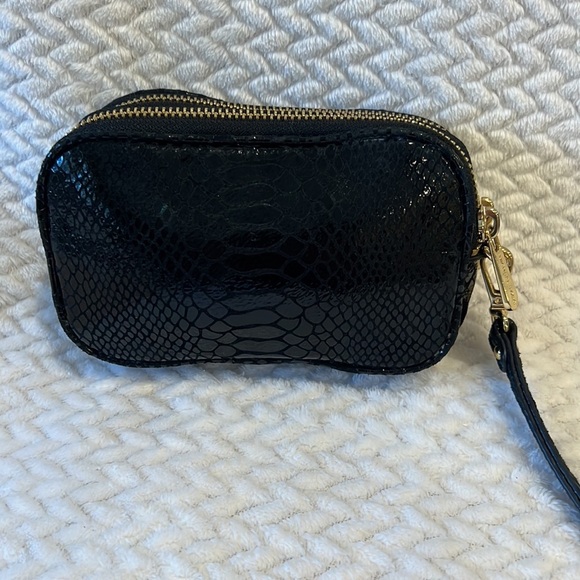 Michael Kors Black Snakeskin Exterior Women's Wristlet Clutch Gold Tone Accents - Picture 4 of 7